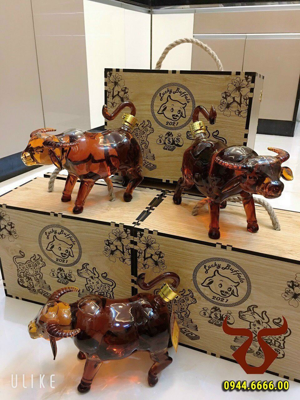 Rượu con Trâu Nga lucky hộp gỗ cao cấp
