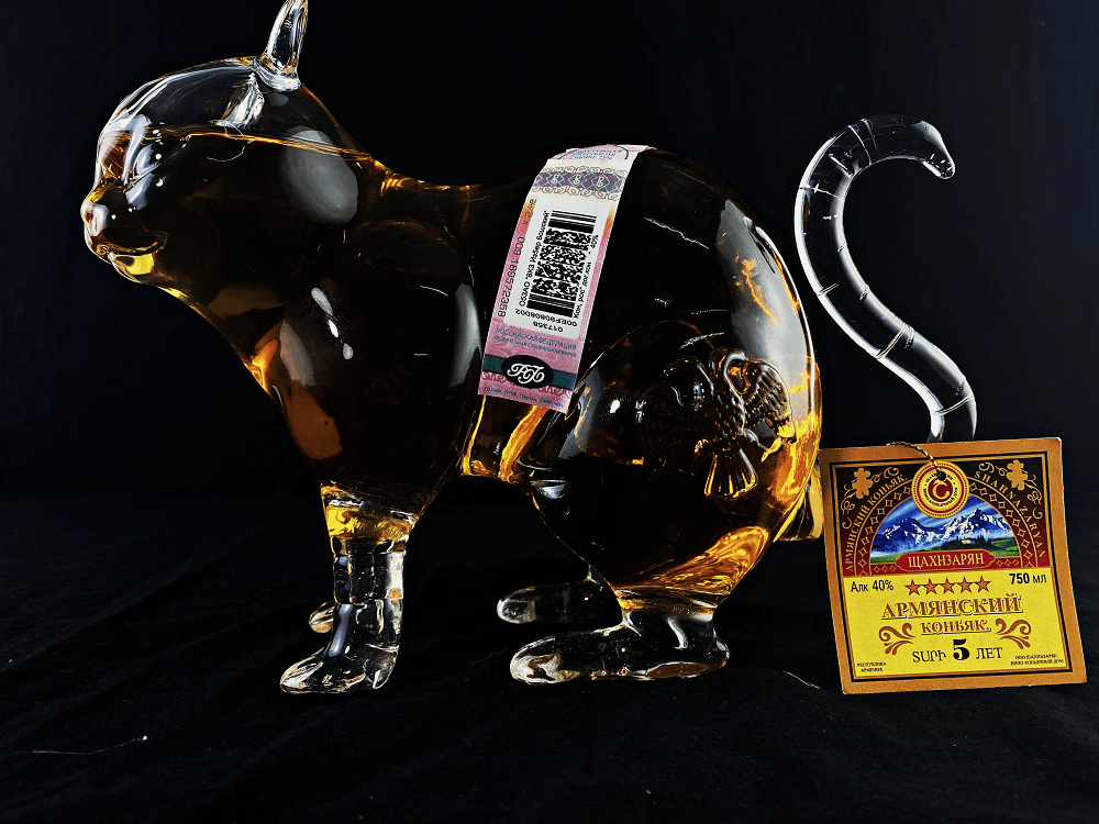  Rượu mèo thủy tinh Nga - dáng ngồi hộp gỗ  