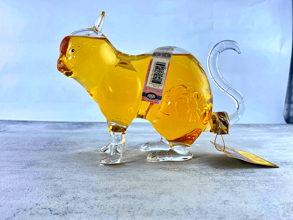 Rượu mèo thủy tinh Nga - dáng ngồi 