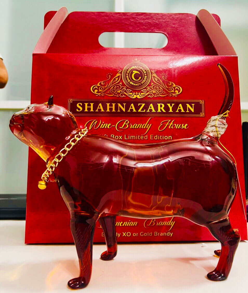 Rượu con mèo shahnazaryan