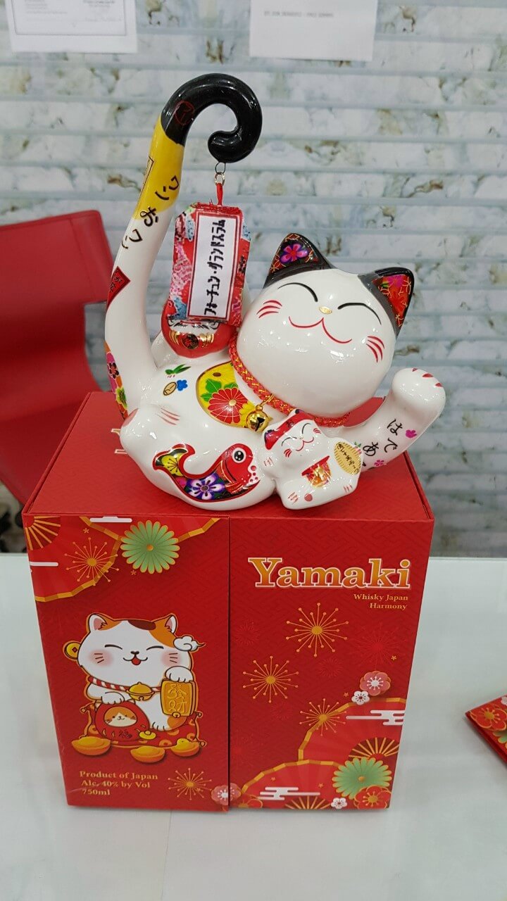 Rượu con mèo sứ Yamaki